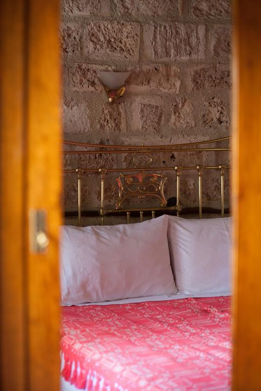 Hagiati Guesthouse إذيسا الغرفة الصورة